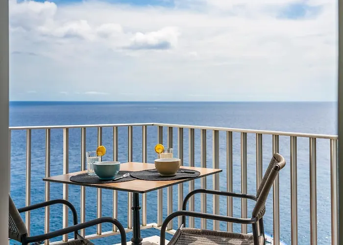 Sea View I By An Island * 丰沙尔
